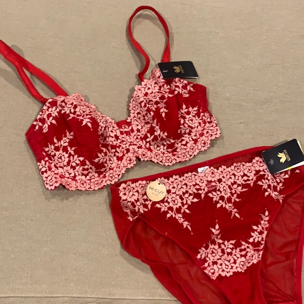 Wacoal Embrace Lace bra and panty set
